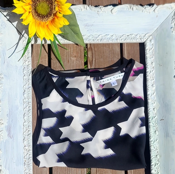 Trina Turk silky black  & white geo print - Picture 6 of 7